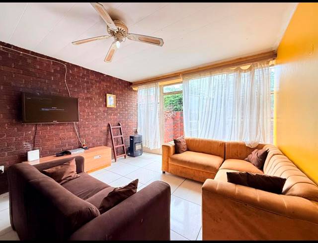 1 BEDROOM APARTMENT FOR SALE IN GERMISTON SOUTH